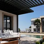 Lantana & Hotel