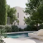 Lantana & Hotel